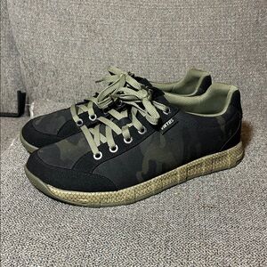 Viktos Men's Overbeach Low Shoes Black + Camo Size US 12 , like new!